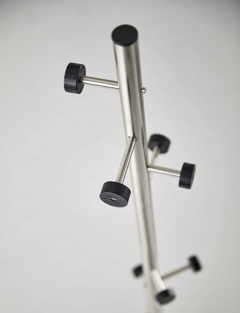 Perchero de acero cepillado de 68"