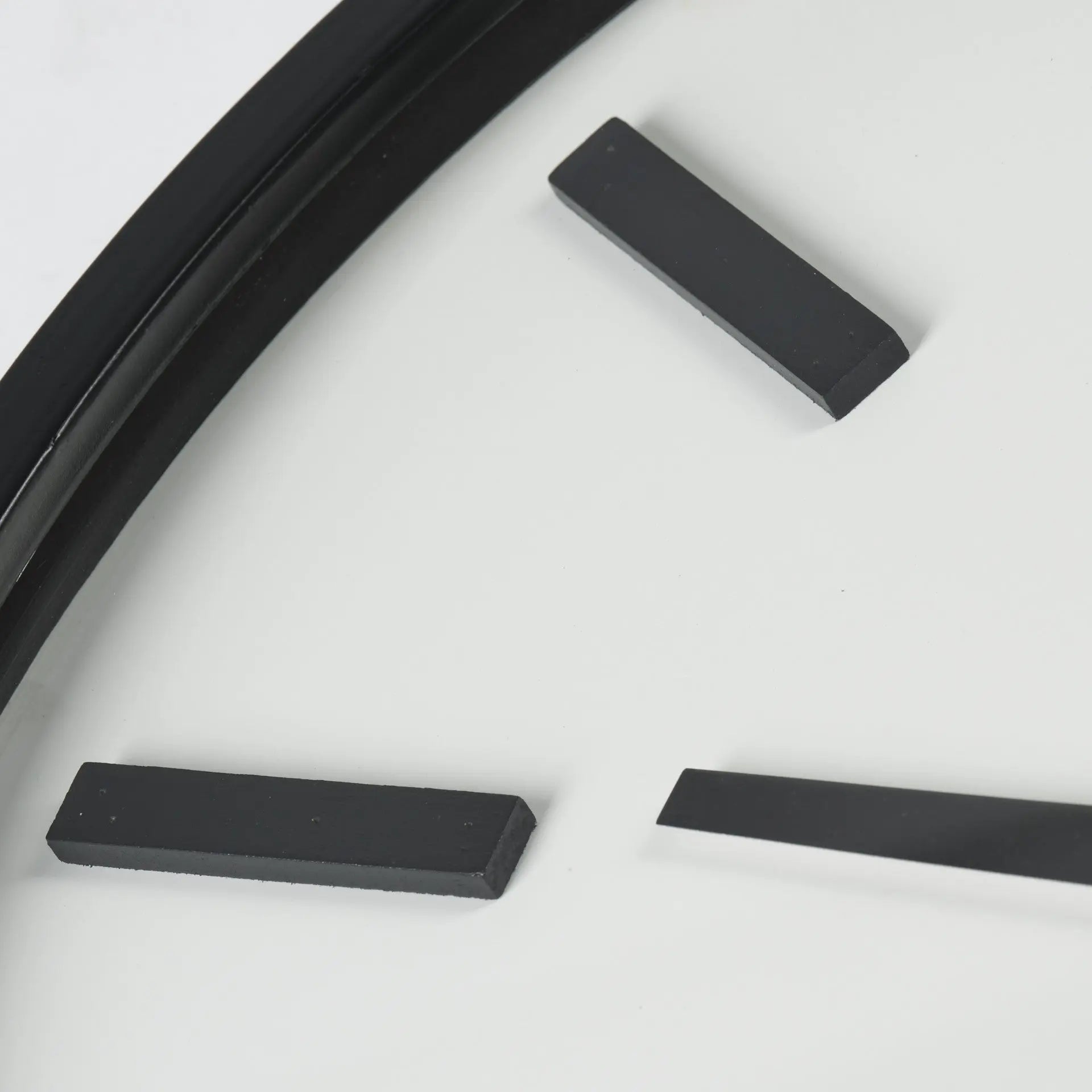 24" Round Large Modern Wall Clock With White Face And Non-Numarical Number HomeRoots