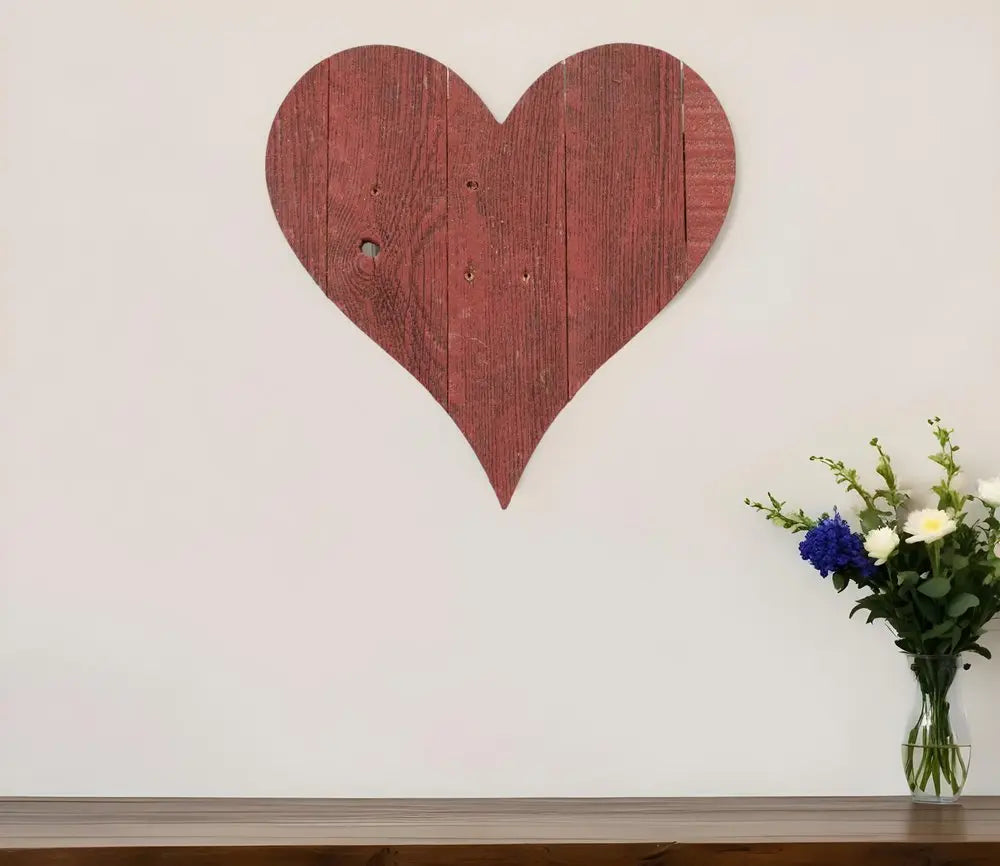 Decoración de pared con forma de corazón de madera reciclada roja de 24"
