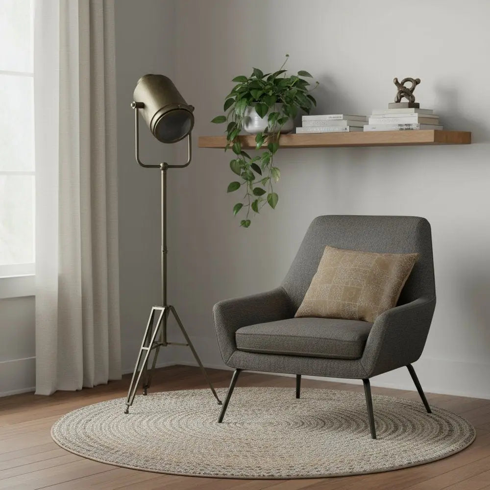 Lámpara de pie LED de 61" con pantalla de metal dorado envejecido para escenario de cine