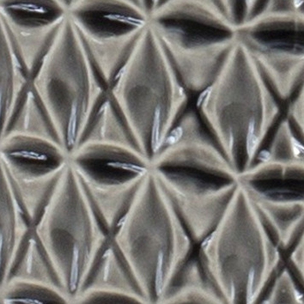 Jarrón de mesa de terracota con diseño geométrico de capullos grises de 10"