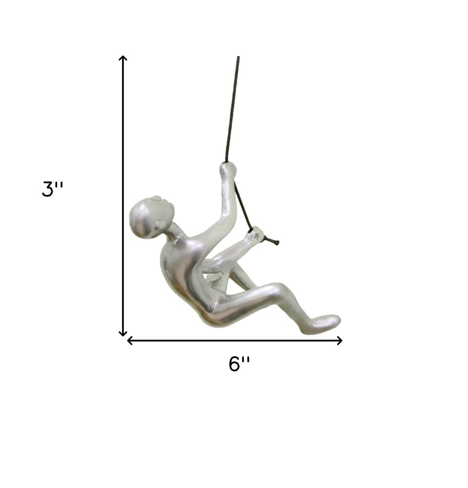 Conjunto de dos esculturas dimensionales colgantes de hombre trepador de resina plateada