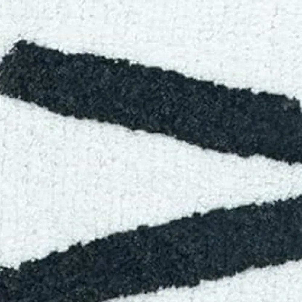 32" Black And White Cotton Cat Shaped Youthful Bath Rug HomeRoots